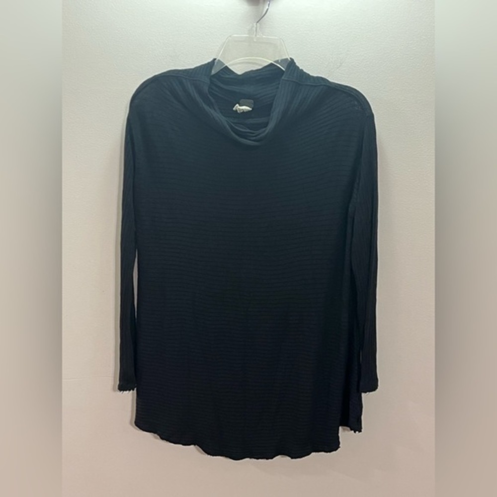 We the free black, black size small split back pullover